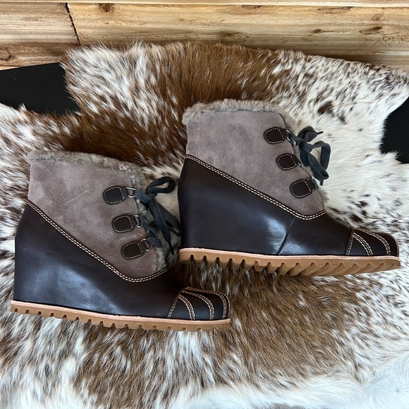 Ugg Boots - Picture 2 of 5